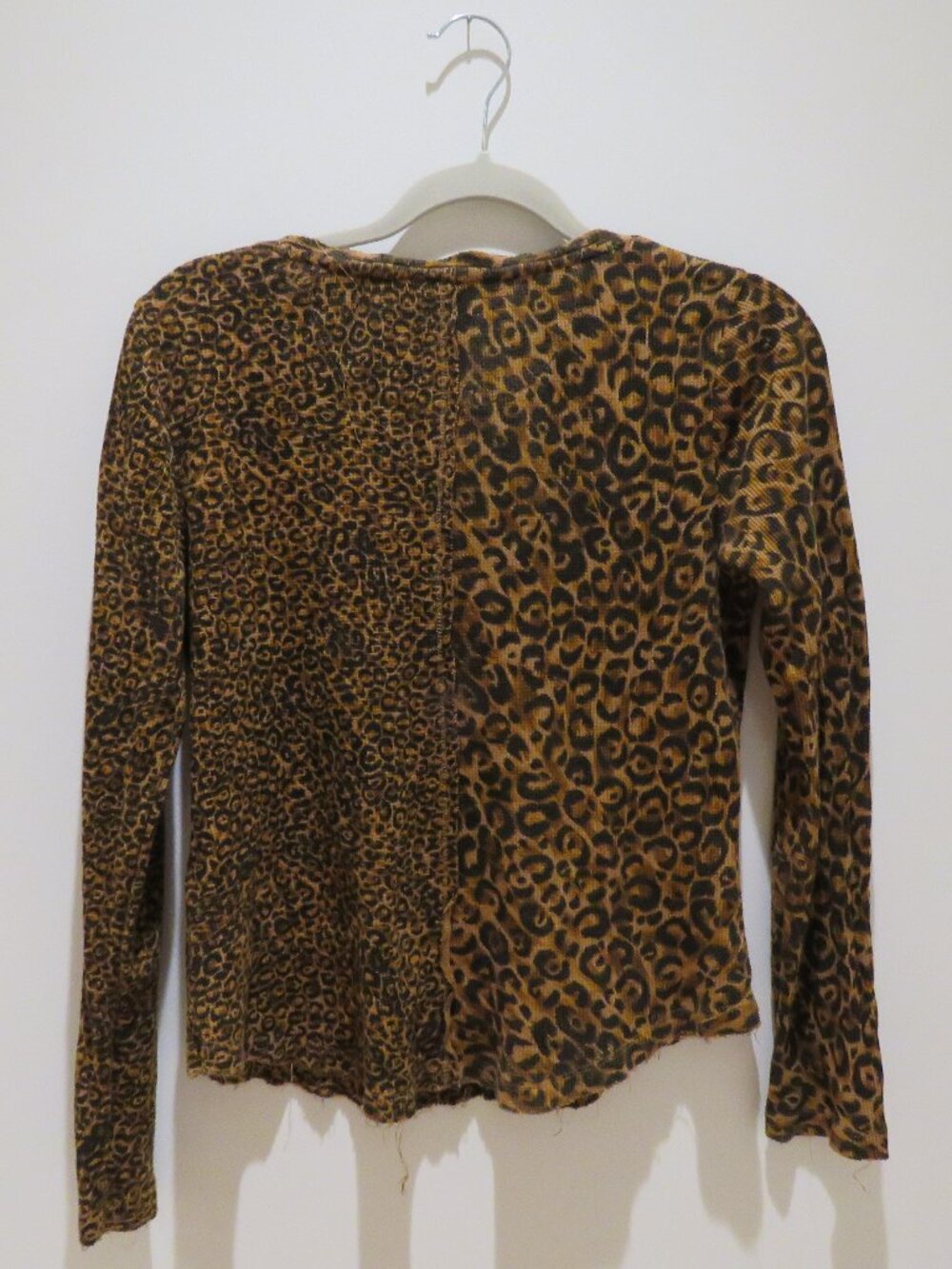 ANTHROPOLOGIE PILCRO Split Neck Waffle Leopard Print Top Small Mob Wives Casual - Picture 8 of 12